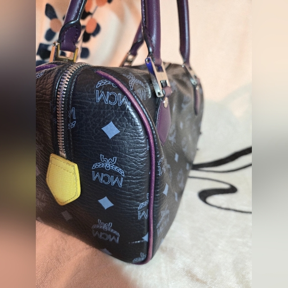 💯 Authentic MCM Black & Purple Visetos Princess Lion Boston Bag - Picture 11 of 16